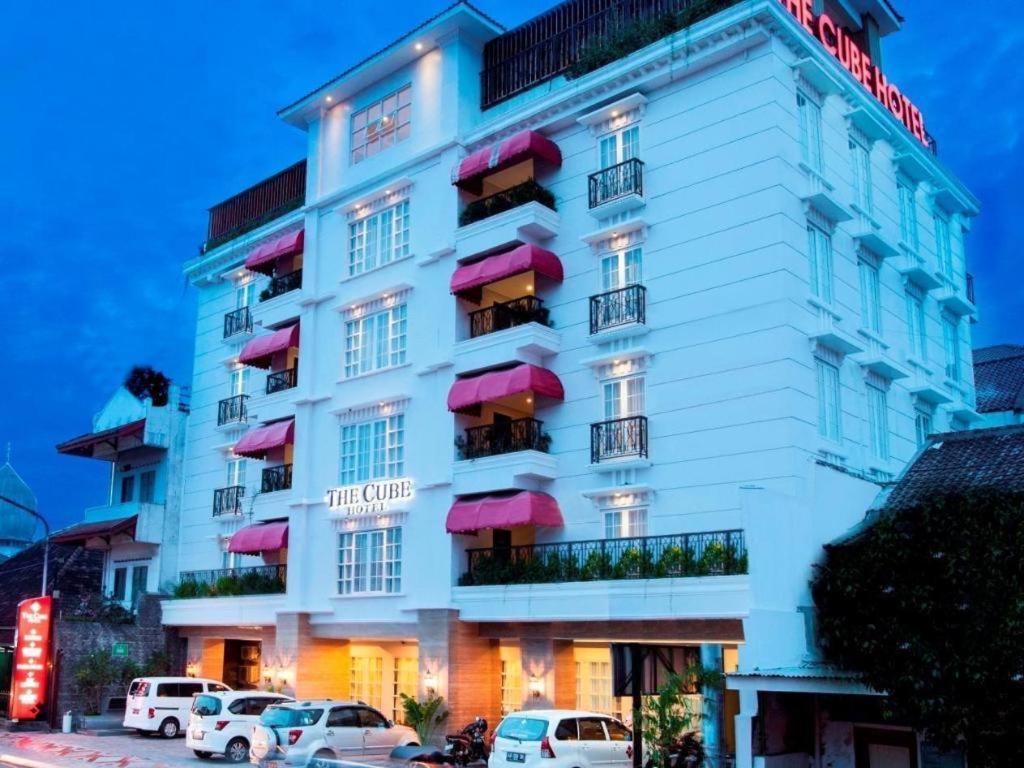 The Cube Hotel Malioboro, Azana Hotels Collection Yogyakarta Exterior foto