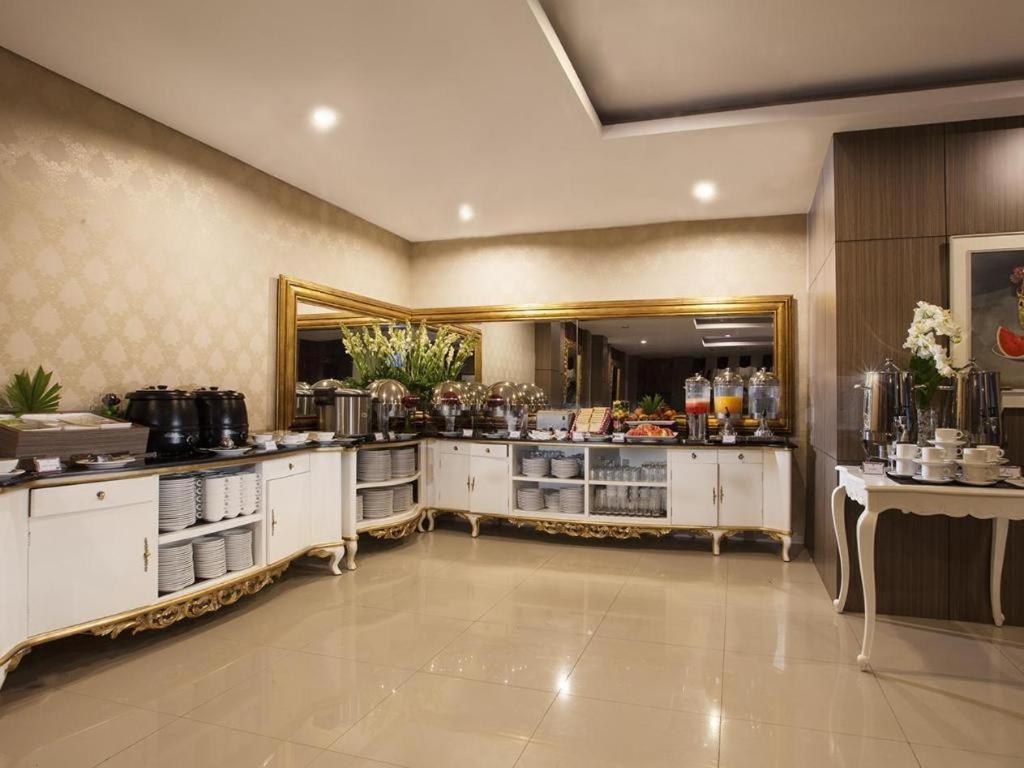 The Cube Hotel Malioboro, Azana Hotels Collection Yogyakarta Exterior foto
